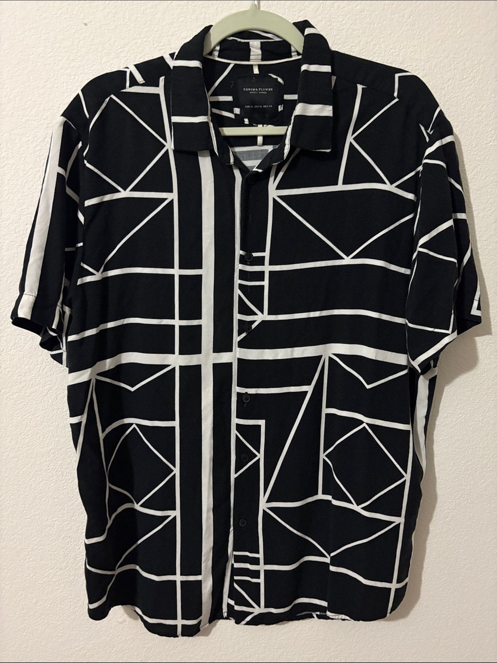 Denim & Flower Ricky Singh XL short sleeves shirt
Made in India
100% viscose